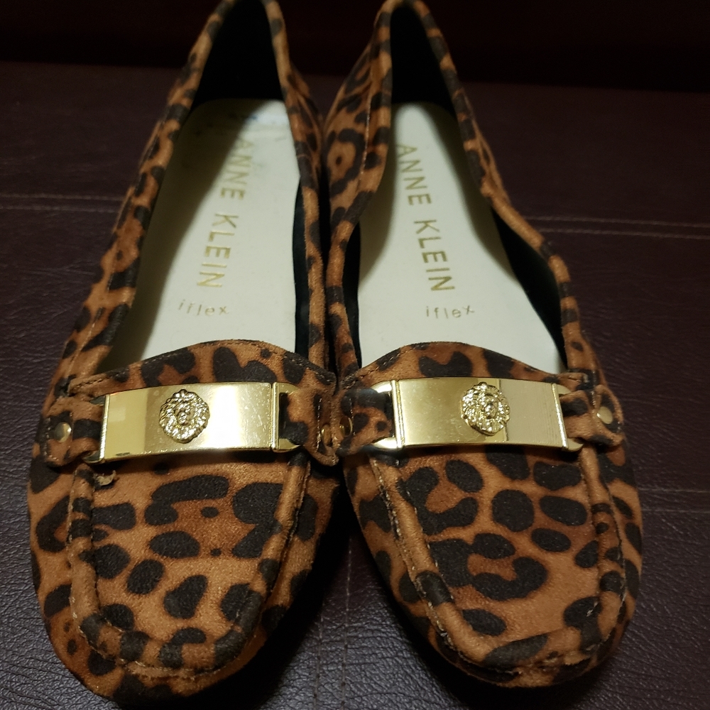 Anne Klein tortoise flex flats